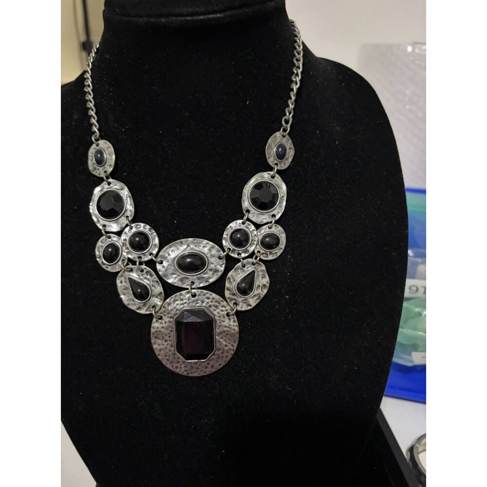vtg ruby rd hammered silver tone black faux stone statement necklace